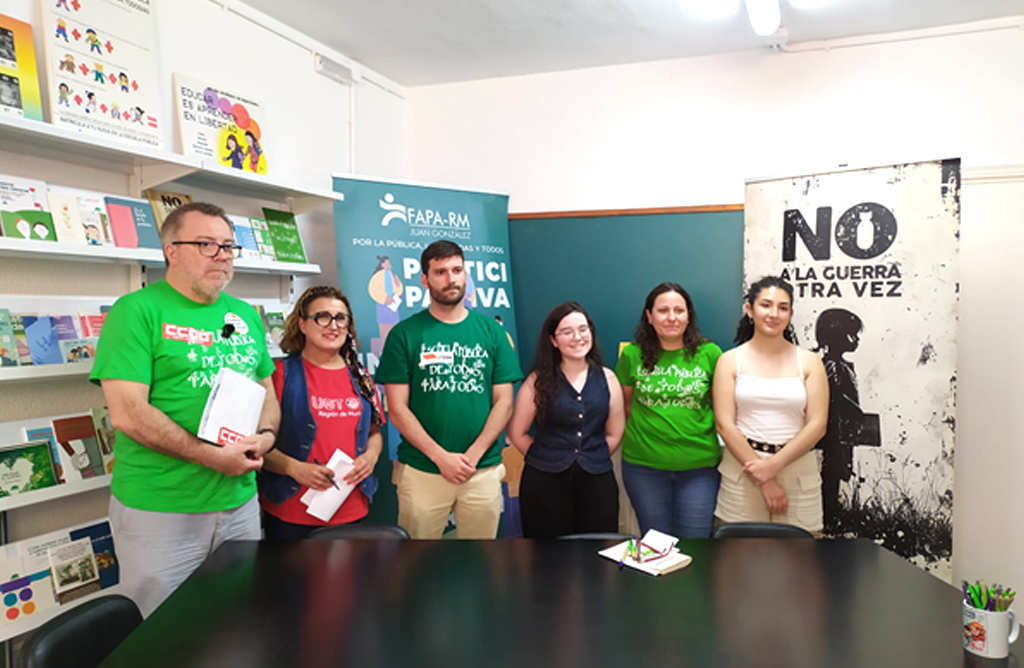 La comunidad educativa se une frente a la inacci�n de la Consejer�a ante el calor